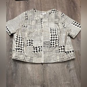 CABI. Coupe Bomber Jacket. Short Sleeve. Double zipper. NWOT.